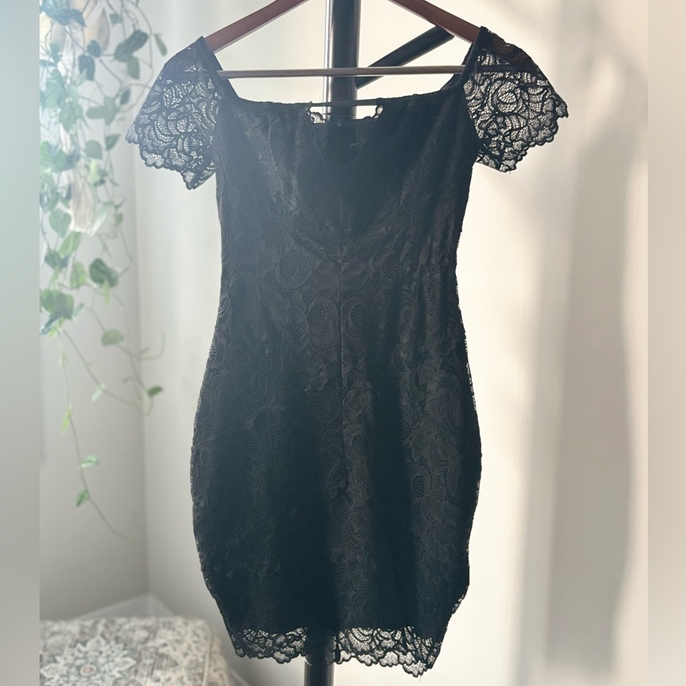 Guess Black Off-the-Shoulder Bodycon Mini Dress